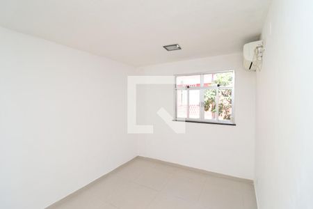 Quarto 2 de apartamento para alugar com 2 quartos, 70m² em Ilha do Governador, Rio de Janeiro