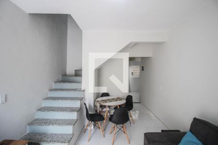 Sala de casa para alugar com 2 quartos, 65m² em Jardim Alvorada, Nova Iguaçu
