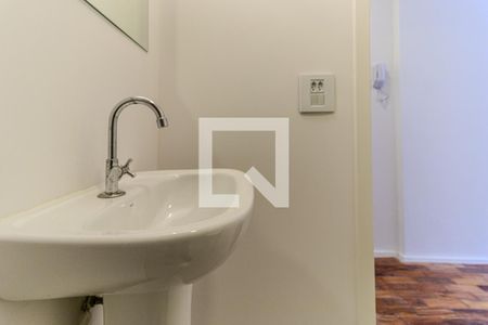 Banheiro de kitnet/studio para alugar com 1 quarto, 33m² em República, São Paulo
