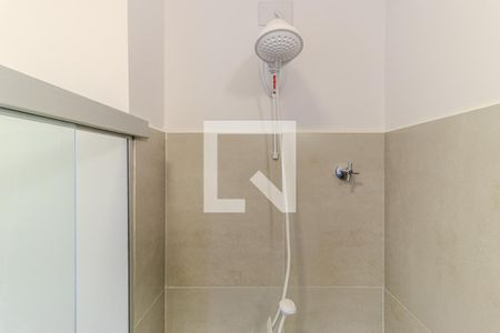 Banheiro de apartamento para alugar com 1 quarto, 27m² em República, São Paulo