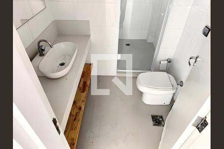 Banheiro da Suíte de apartamento para alugar com 2 quartos, 85m² em Vila Madalena, São Paulo