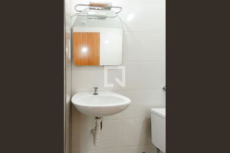 Banheiro de kitnet/studio para alugar com 1 quarto, 26m² em Dom Cabral, Belo Horizonte