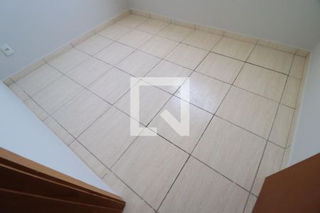 Quarto 2 de apartamento para alugar com 2 quartos, 47m² em Jardim Célia, Uberlândia