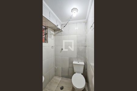 Banheiro de casa para alugar com 1 quarto, 27m² em Ayrosa, Osasco