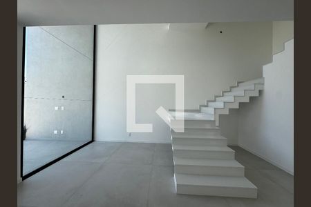 Sala de casa de condomínio à venda com 3 quartos, 230m² em Recreio dos Bandeirantes, Rio de Janeiro