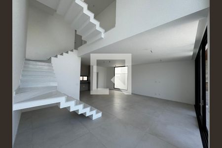 Sala de casa de condomínio à venda com 3 quartos, 230m² em Recreio dos Bandeirantes, Rio de Janeiro