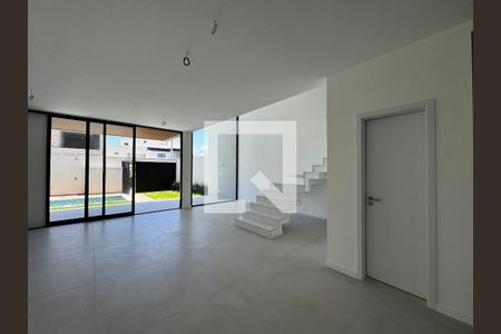 Sala de casa de condomínio à venda com 3 quartos, 230m² em Recreio dos Bandeirantes, Rio de Janeiro
