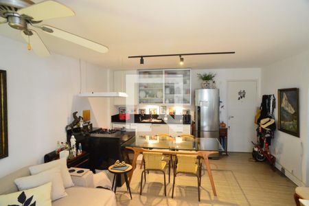 Sala de apartamento para alugar com 1 quarto, 65m² em Barra da Tijuca, Rio de Janeiro