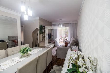 Sala  de apartamento à venda com 2 quartos, 80m² em Jardim Tupanci, Barueri