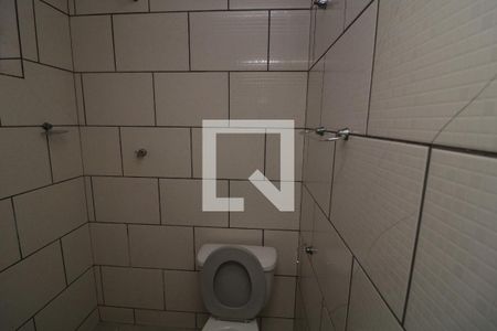 Banheiro de casa para alugar com 1 quarto, 30m² em Jardim Santa Teresinha, São Paulo