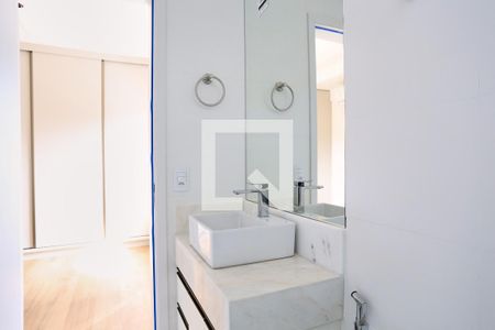 Banheiro da Suíte de apartamento para alugar com 2 quartos, 55m² em Santa Efigênia, Belo Horizonte