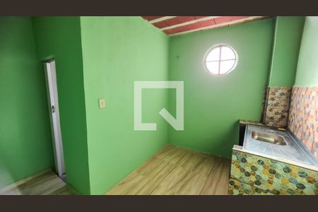 Cozinha e banheiro  de kitnet/studio para alugar com 1 quarto, 38m² em Irajá, Rio de Janeiro
