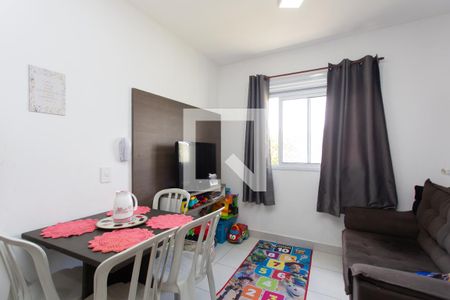 Sala / Cozinha  de apartamento para alugar com 2 quartos, 33m² em Vila Carmosina, São Paulo