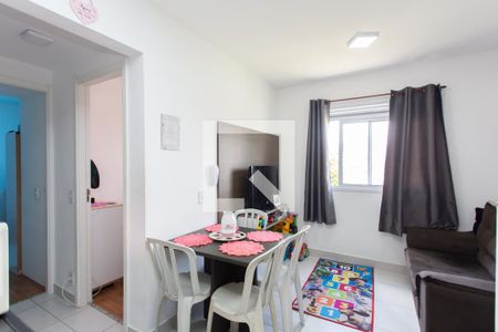 Sala / Cozinha  de apartamento para alugar com 2 quartos, 33m² em Vila Carmosina, São Paulo