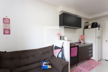 Sala / Cozinha  de apartamento para alugar com 2 quartos, 33m² em Vila Carmosina, São Paulo