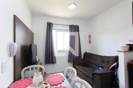 Sala / Cozinha  de apartamento para alugar com 2 quartos, 33m² em Vila Carmosina, São Paulo