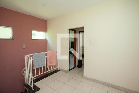 Sala de casa à venda com 3 quartos, 95m² em Vila Beneves, Contagem