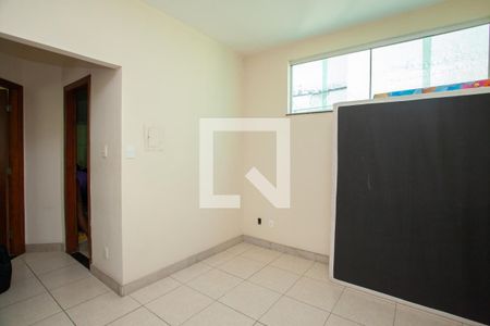 Sala de casa à venda com 3 quartos, 95m² em Vila Beneves, Contagem