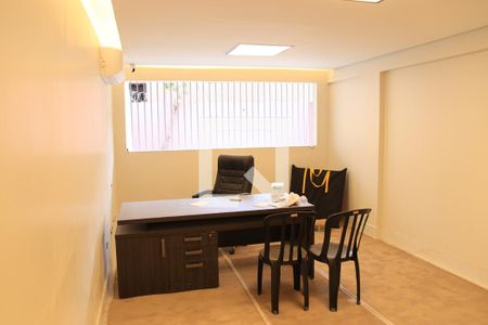 Casa para alugar com 5 quartos, 450m² em Setor Aeroporto, Goiânia