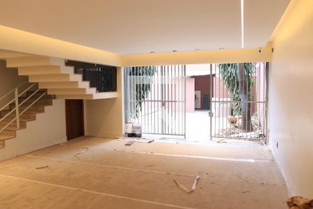 Casa para alugar com 5 quartos, 450m² em Setor Aeroporto, Goiânia