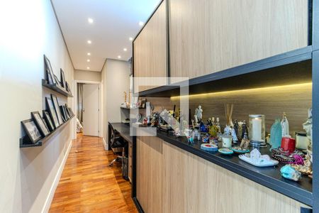 Corredor de apartamento para alugar com 3 quartos, 125m² em Higienópolis, São Paulo