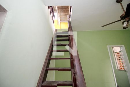 Sala - escada terraço de apartamento para alugar com 3 quartos, 65m² em Brás de Pina, Rio de Janeiro