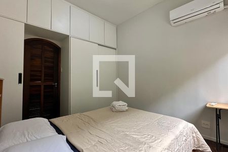Quarto 01 de apartamento para alugar com 2 quartos, 50m² em Leme, Rio de Janeiro