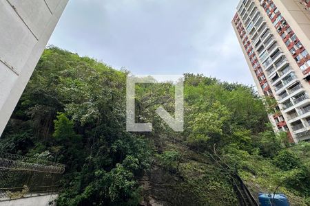 Quarto 01 de apartamento para alugar com 2 quartos, 50m² em Leme, Rio de Janeiro