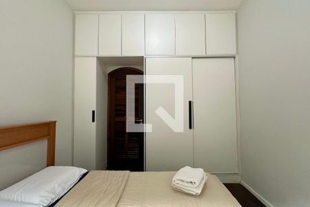 Quarto 01 de apartamento para alugar com 2 quartos, 50m² em Leme, Rio de Janeiro