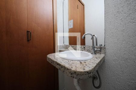 Lavabo de casa de condomínio à venda com 2 quartos, 70m² em Vila Pierina, São Paulo