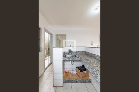 Cozinha de apartamento para alugar com 1 quarto, 24m² em Caiçaras, Belo Horizonte