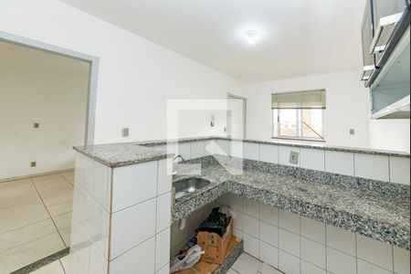 Cozinha de apartamento para alugar com 1 quarto, 24m² em Caiçaras, Belo Horizonte
