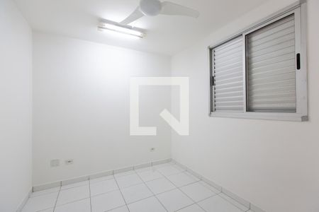 Quarto 1  de apartamento para alugar com 2 quartos, 55m² em Vila Carmosina, São Paulo
