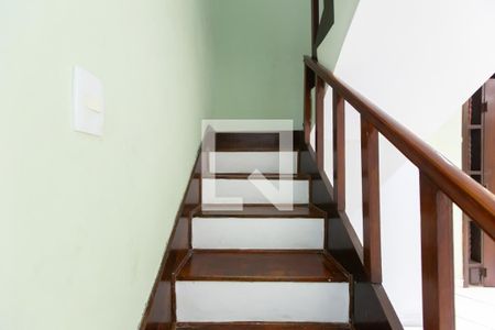 Escada de casa para alugar com 3 quartos, 306m² em Parque Guaianazes, São Paulo