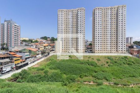 Vista Sacada Sala/Cozinha de apartamento para alugar com 2 quartos, 36m² em Vila Carmosina, São Paulo