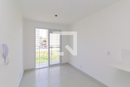 Sala/Cozinha de apartamento para alugar com 2 quartos, 36m² em Vila Carmosina, São Paulo