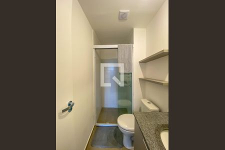 Banheiro de kitnet/studio para alugar com 1 quarto, 36m² em Campo Belo, São Paulo