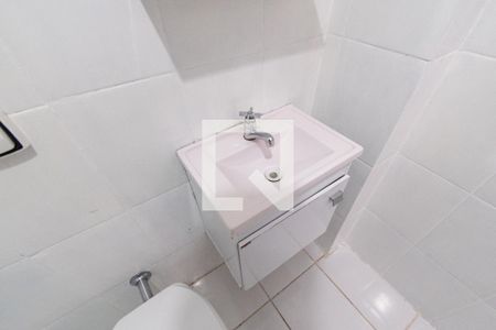 Banheiro de kitnet/studio para alugar com 1 quarto, 30m² em Liberdade, São Paulo