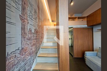 Escada de apartamento para alugar com 1 quarto, 36m² em Indianópolis, São Paulo