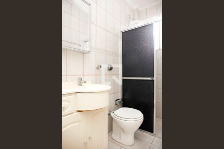 Banheiro de apartamento à venda com 1 quarto, 51m² em Rio Branco, Porto Alegre