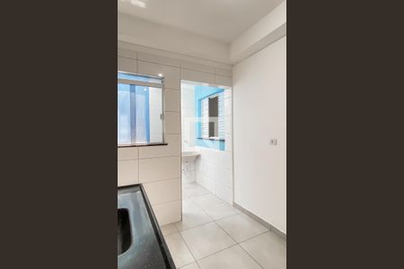 Sala/Cozinha de apartamento para alugar com 2 quartos, 38m² em Parque Paineiras, São Paulo
