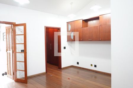 Casa à venda com 5 quartos, 250m² em Vila Gomes Cardim, São Paulo