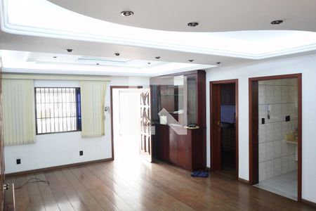 Casa à venda com 5 quartos, 250m² em Vila Gomes Cardim, São Paulo