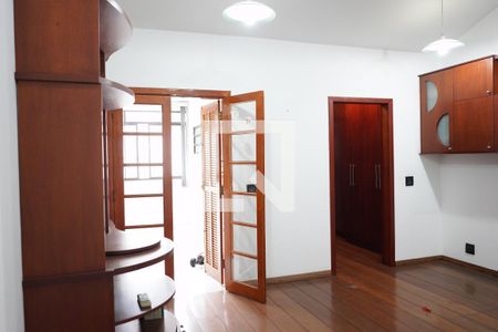 Casa à venda com 5 quartos, 250m² em Vila Gomes Cardim, São Paulo