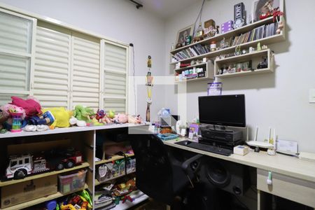 Quarto 1 de casa para alugar com 3 quartos, 240m² em Cidade Jardim, Uberlândia
