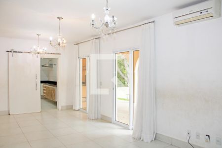 Sala de casa de condomínio para alugar com 4 quartos, 200m² em Loteamento Recanto dos Paturis, Vinhedo