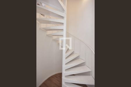 Escada de apartamento para alugar com 1 quarto, 44m² em Vila Andrade, São Paulo