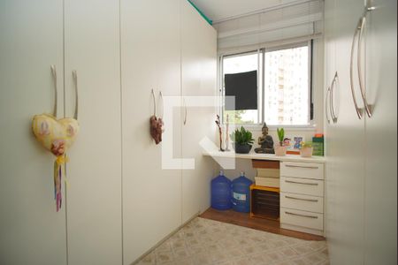 Closet da Suíte de apartamento para alugar com 3 quartos, 68m² em Jardim Carvalho, Porto Alegre