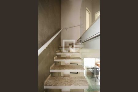 Casa à venda com 5 quartos, 250m² em Jardim Ana Rosa, São Paulo