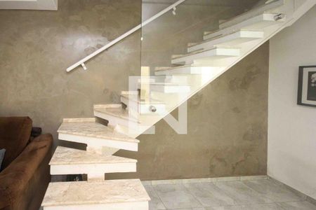 Casa à venda com 5 quartos, 250m² em Jardim Ana Rosa, São Paulo